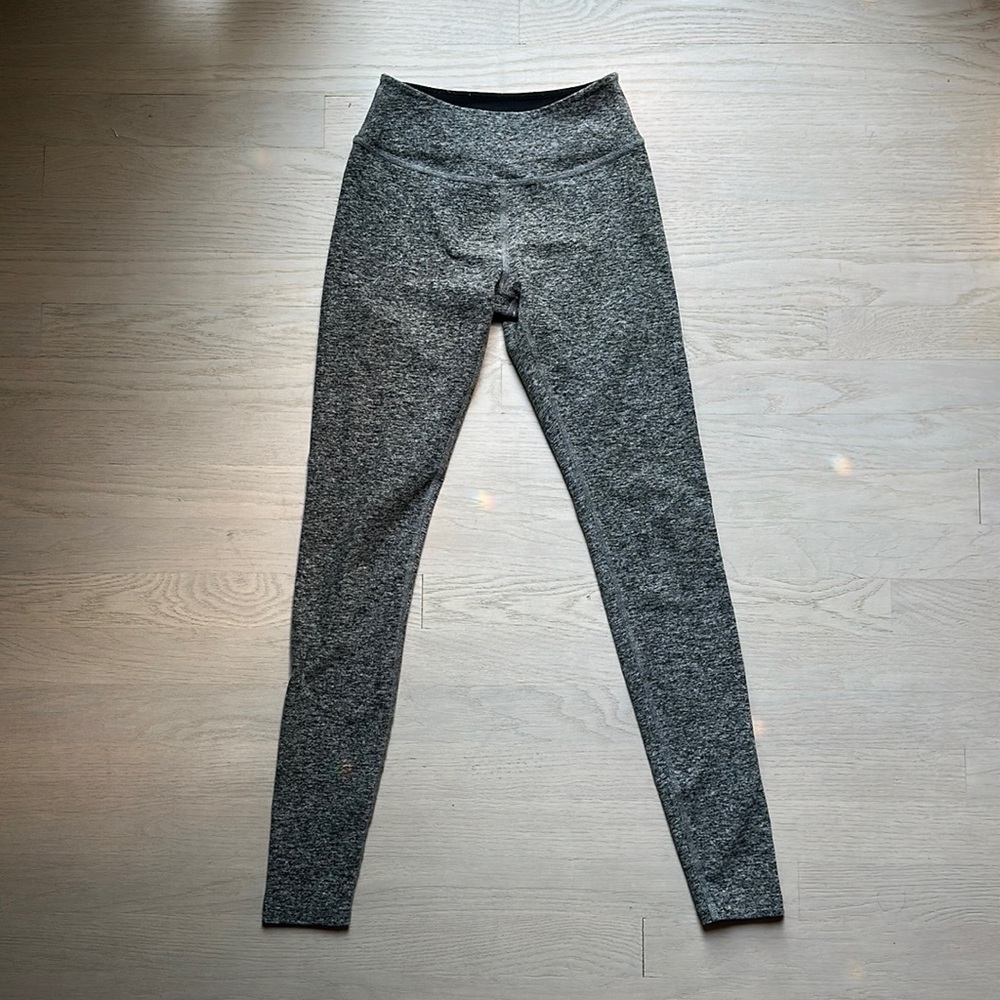 Beyond Yoga salt and pepper size small space dye long regular rise used